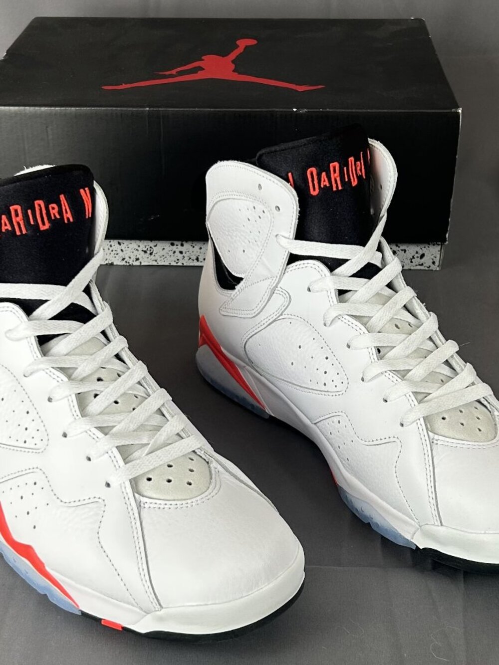 AIR JORDAN 7 RETRO WHITE INFRARED WITH BOX CU9307-160 (SIZE 13)